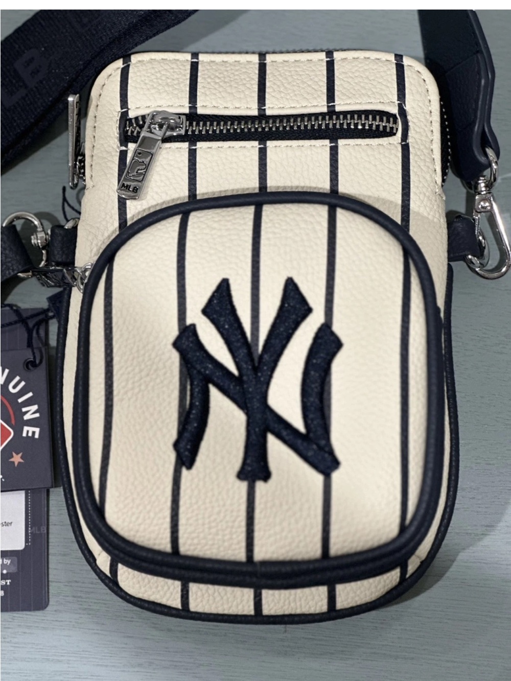 MLB New York Yankees Mini Crossbody
Purse 5" X 2" X 8" Montana West-Striped